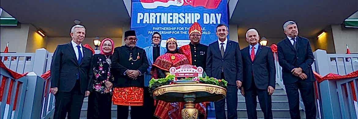 Hekim Holding Yöneticilerinin de Katılımıyla Endonezya Büyükelçiliğinde Anlamlı Etkinlik